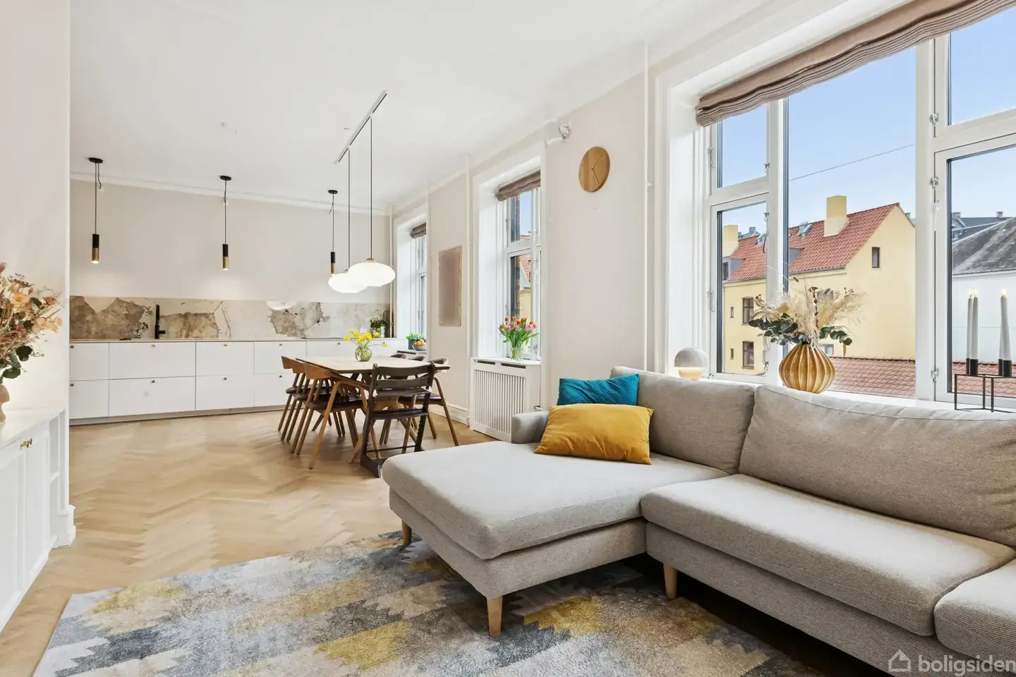 Totalrenoveret herskabslejlighed med sublim indretning - pragtfuldt køkkenalrum