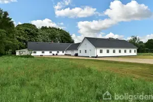 Landejendom på Molsgårdvej 1, 7182 Bredsten
