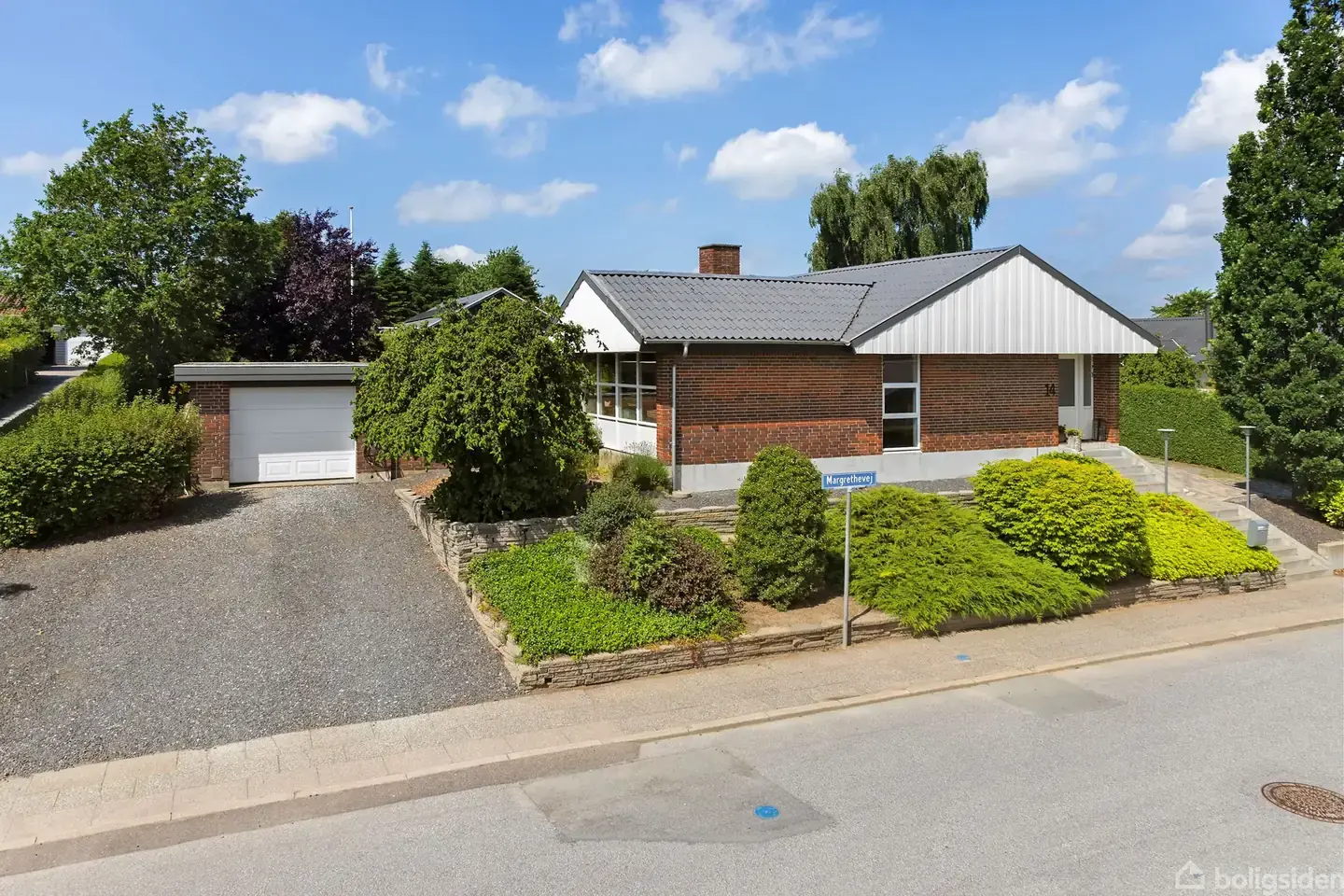 Lys og velholdt villa med skøn have