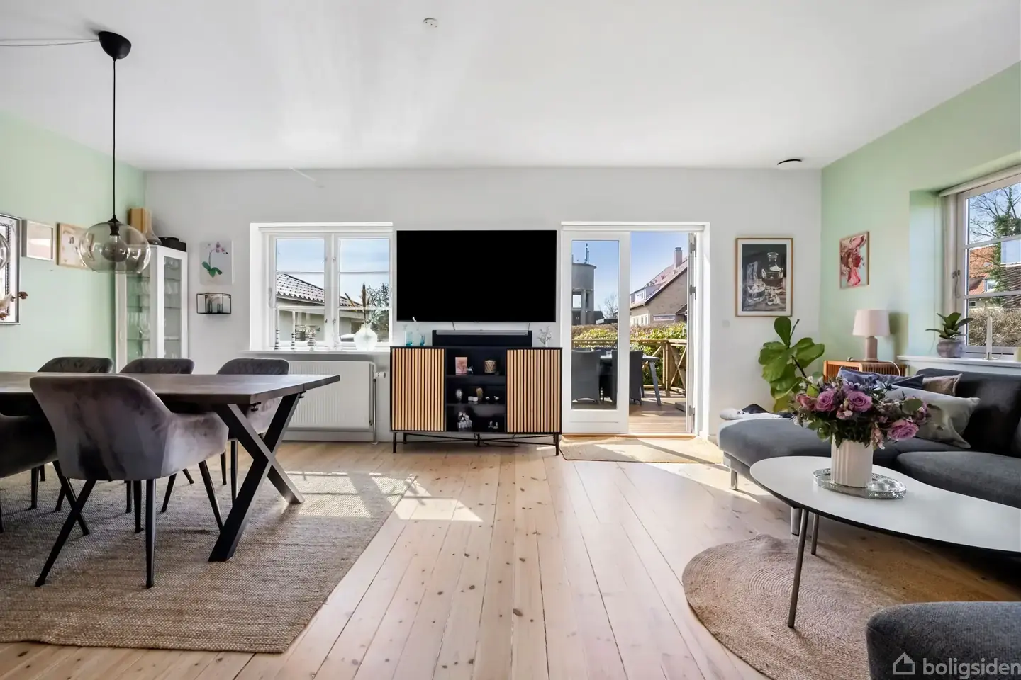 Flot og velholdt villa, centralt beliggende i Hornbæk og med masser af plads - Visning 4