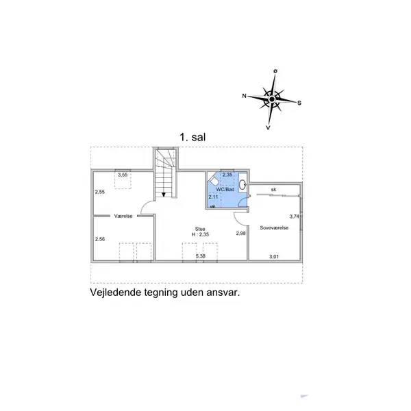 Plantegning viser første sal med trapper, badeværelse og to værelser. Tekst inkluderer: "1. sal," "Vejledende tegning uden ansvar," "Værelse," "Rum," "B," og "Soveværelse." Et kompas viser nord.