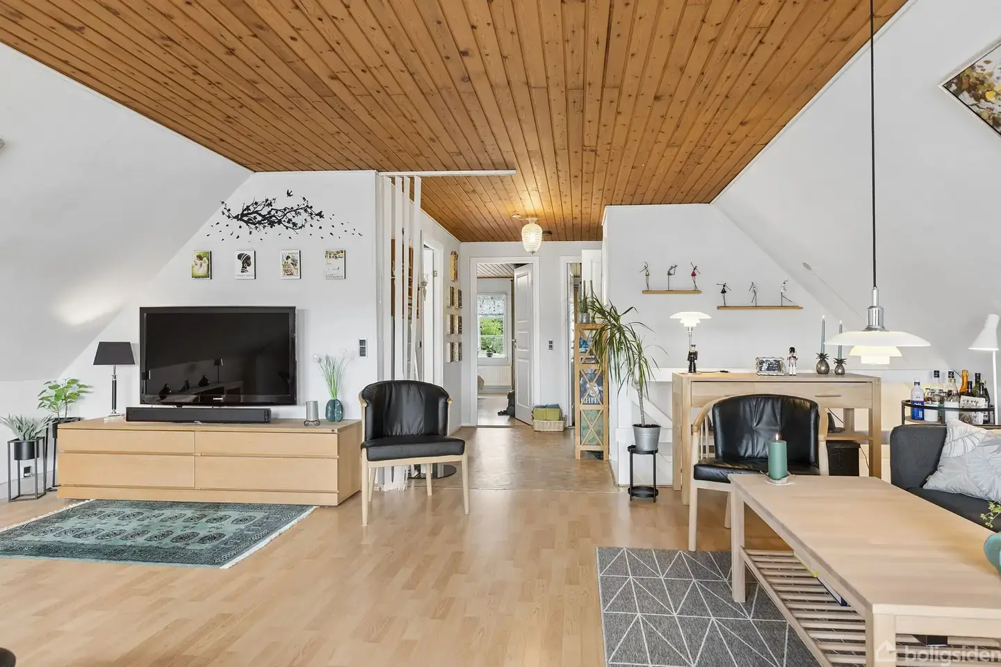 Rummelig villa med mange værelser og solrig have – pohled 4