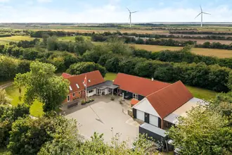 Landejendom på Holmvej 2, 6990 Ulfborg