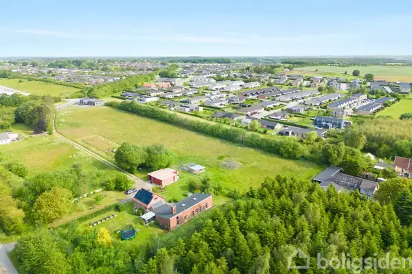 Landejendom på Sabrovej 6, 8471 Sabro