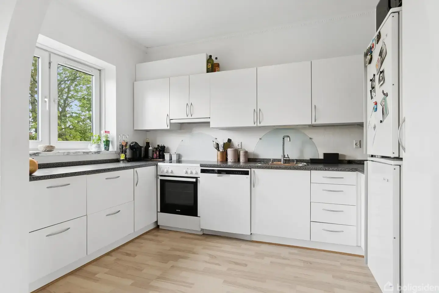 Indbydende 2-værelses ejerlejlighed med skøn altan og attraktiv beliggenhed i Odder - Visning 3