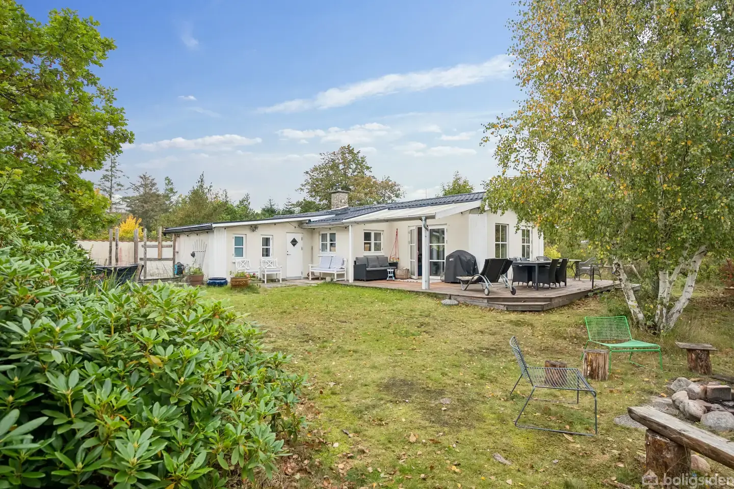 Charmerende og rummeligt sommerhus tæt på havet