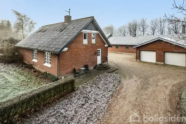 Landejendom på Revl Mosevej 6, 8620 Kjellerup