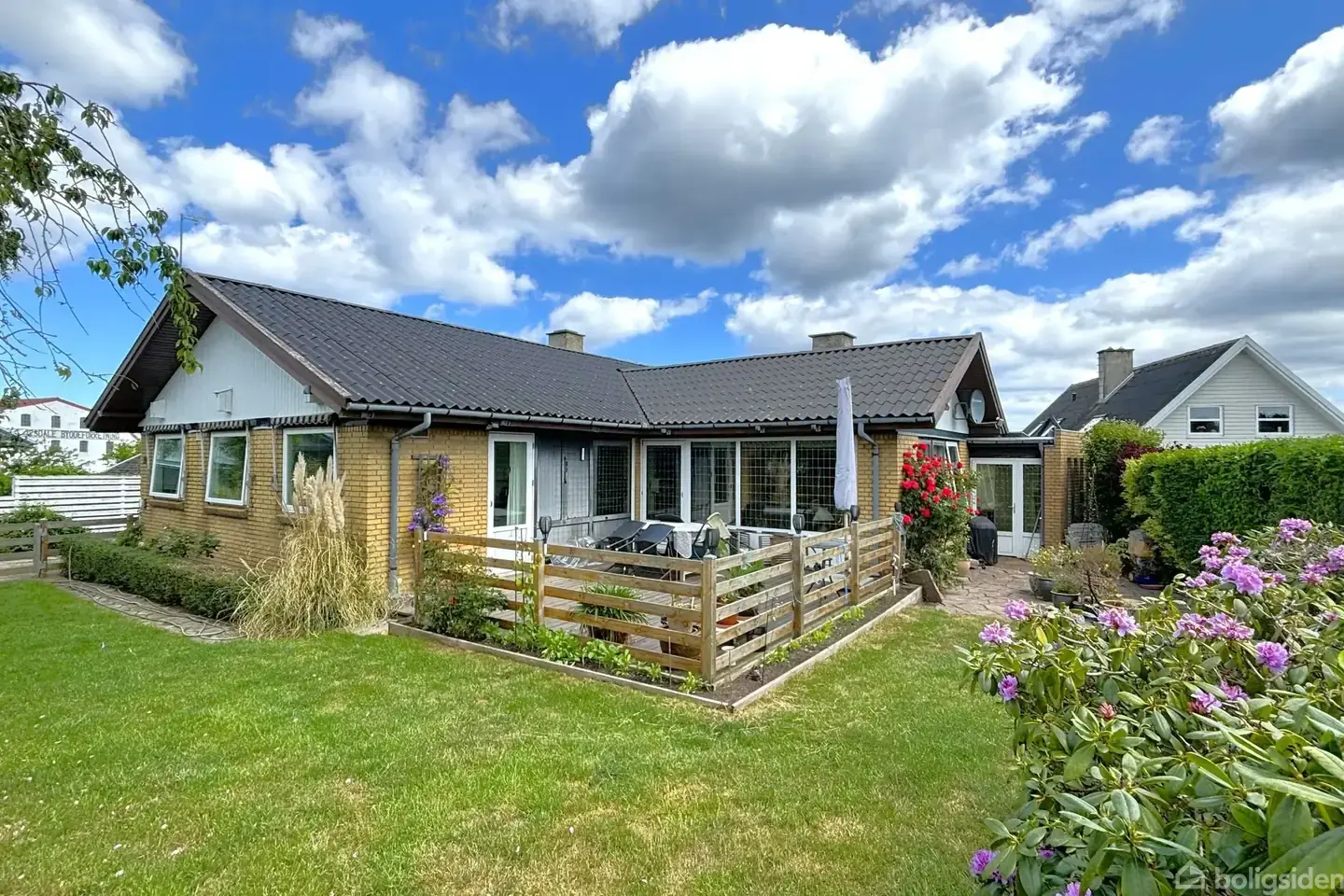 1-plans villa med fuld kælder og hav kik i Aarsdale (uden bopælspligt).