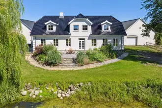 Landejendom på Skovbakkevej 8, Årløse, 4690 Haslev