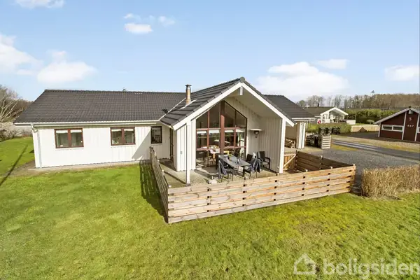 Fritidsbolig på Pøt Strandby 407, 7130 Juelsminde