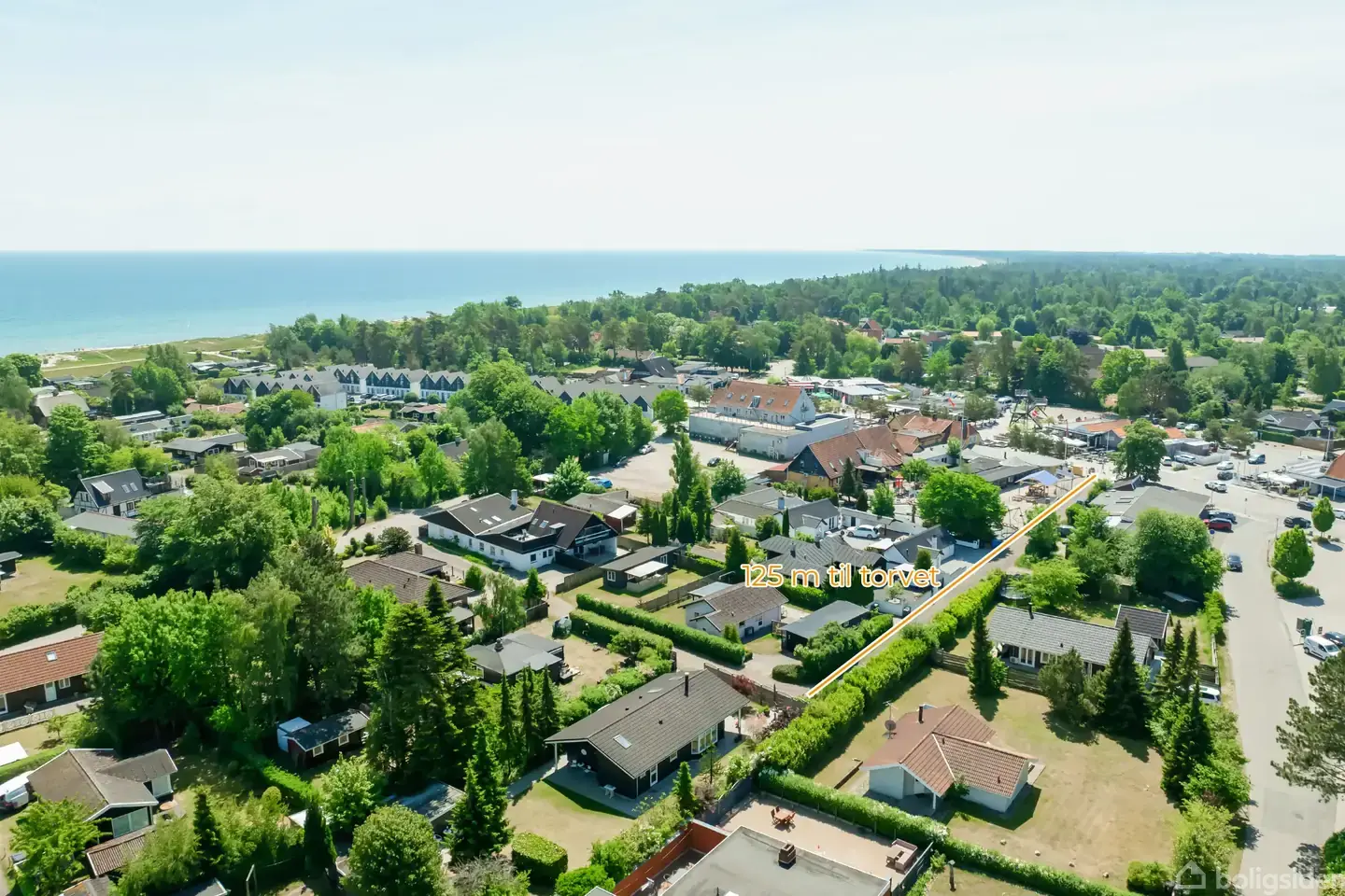 En sjælden mulighed for at erhverve et sommerhus på en af Marielysts mest attraktive, lukkede stikveje tæt ved torvet.