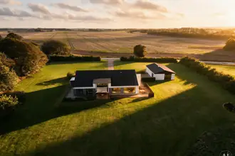 Villa på Hellevadvej 27, Klokkerholm, 9320 Hjallerup