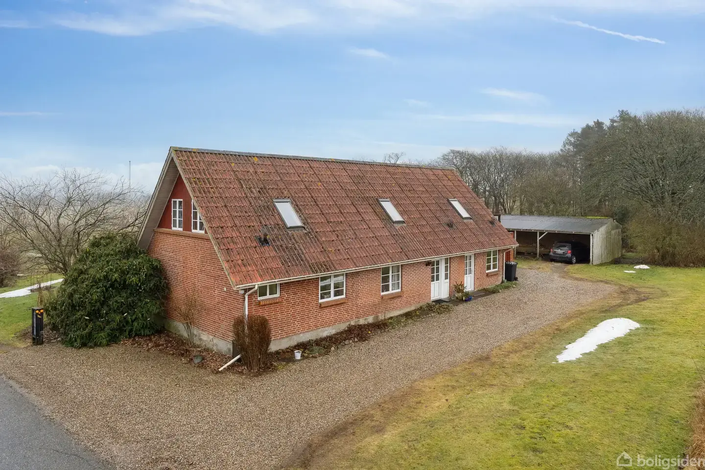 Håndværkertilbud på en stor dejlig grund med skøn udsigt