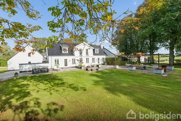 Landejendom på Helsingevej 41, 3250 Gilleleje