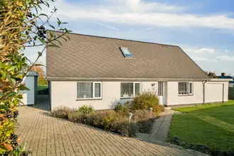 Villa på Tværgade 13, 9270 Klarup