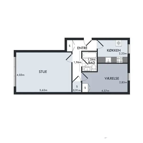 Plantegning viser en lejlighed med stue (5,63m x 4,03m), køkken (2,23m bredt), og værelse (4,57m x 2,83m). Indgang gennem entré, bad ligger ved siden af køkkenet.