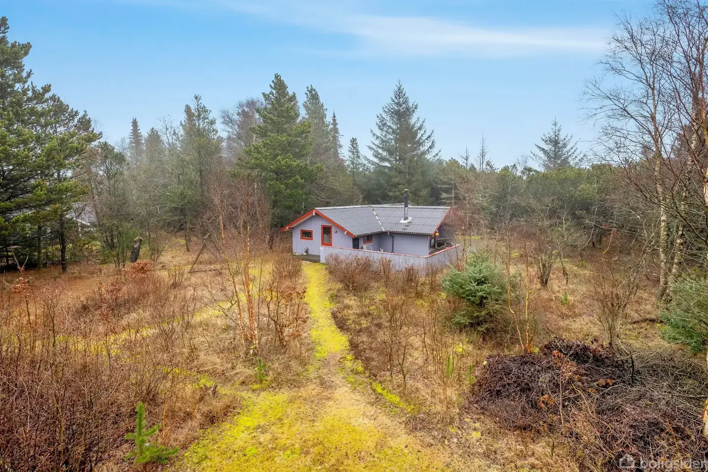 Hyggeligt og velholdt sommerhus på en skøn, rolig naturgrund i Houstrup