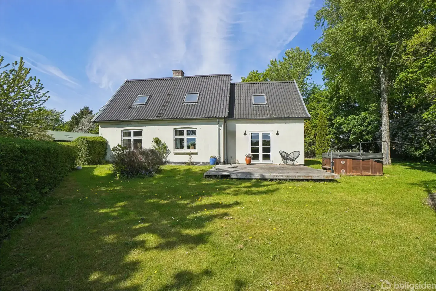 Spændende landvilla i idylliske omgivelser