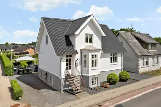 Villa på Hovedgaden 83, 8961 Allingåbro