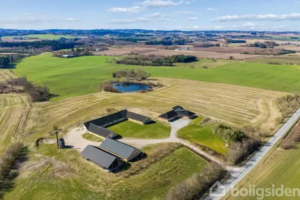 Specialejendom på Ormholtvej 10, 9750 Østervrå