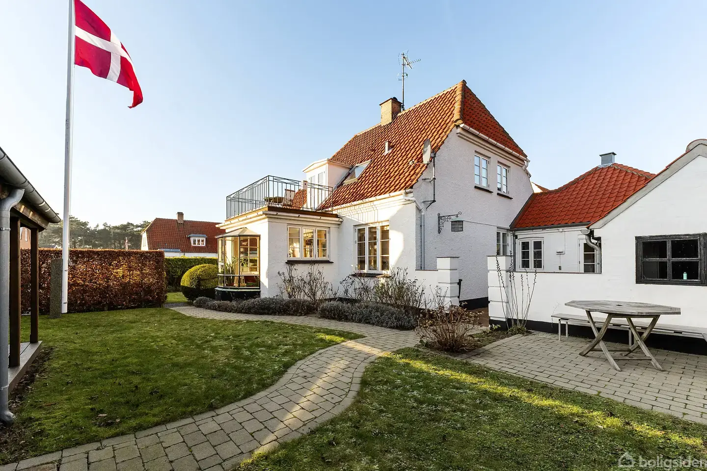 Herskabelig villa med garage, P-plads og skøn have