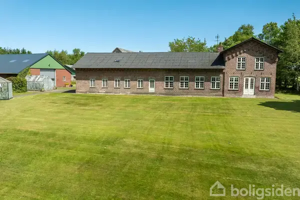 Landejendom på Sortkærvej 9, 9900 Frederikshavn