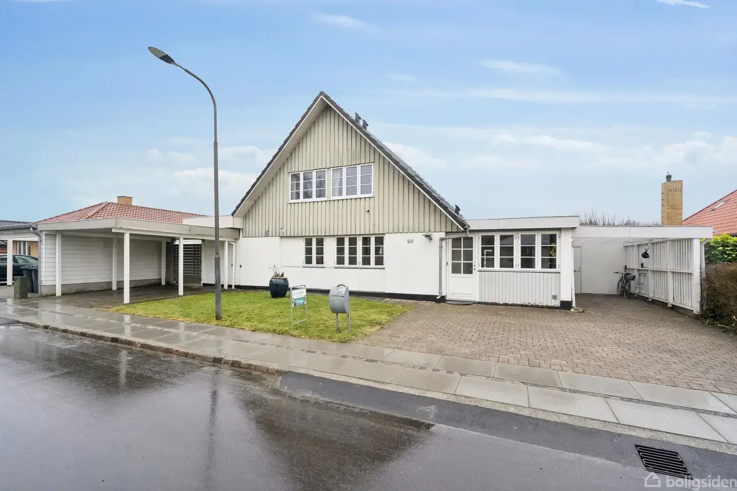 Stor og velindrettet villa på lukket vænge