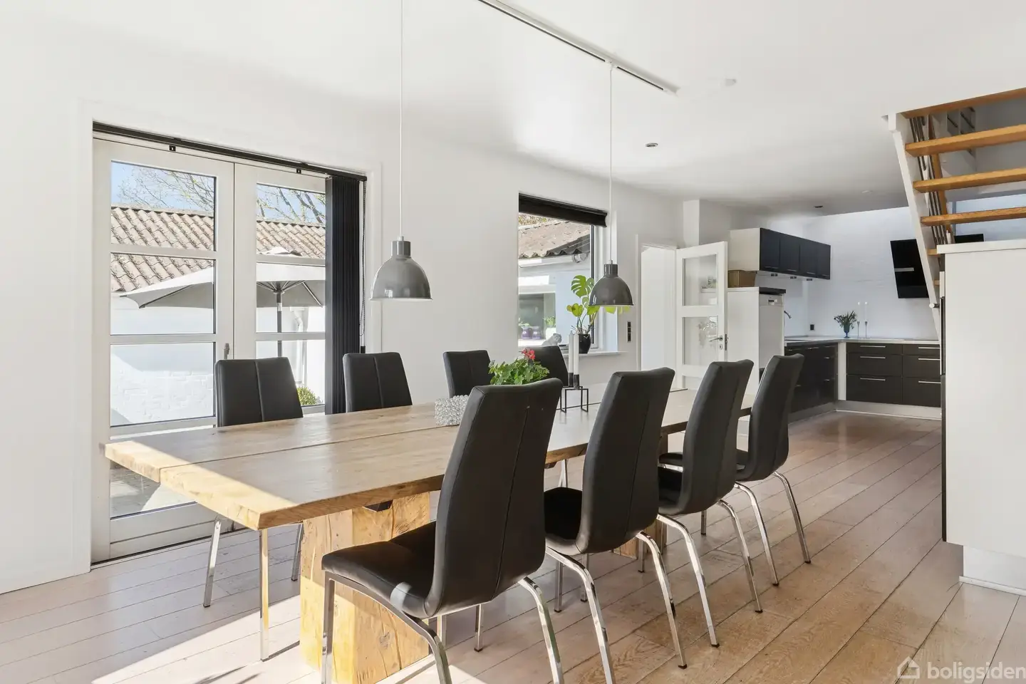 Lys villa med sjæl og solrig have - Visning 4
