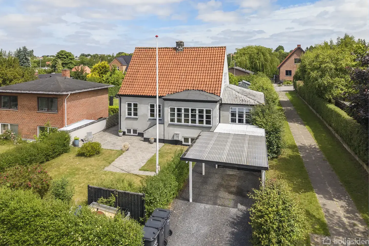 Skøn og velindrettet villa med høj kælder og central beliggenhed i Næstved