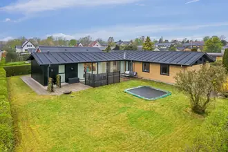 Villa på Tornsangervej 1, 9230