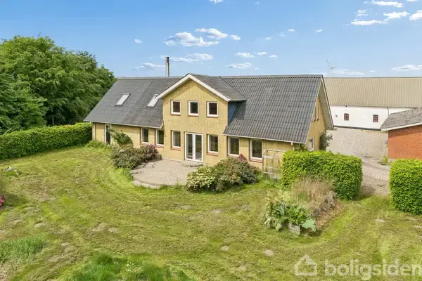 Landejendom på Strandholtvej 11, 9500 Hobro
