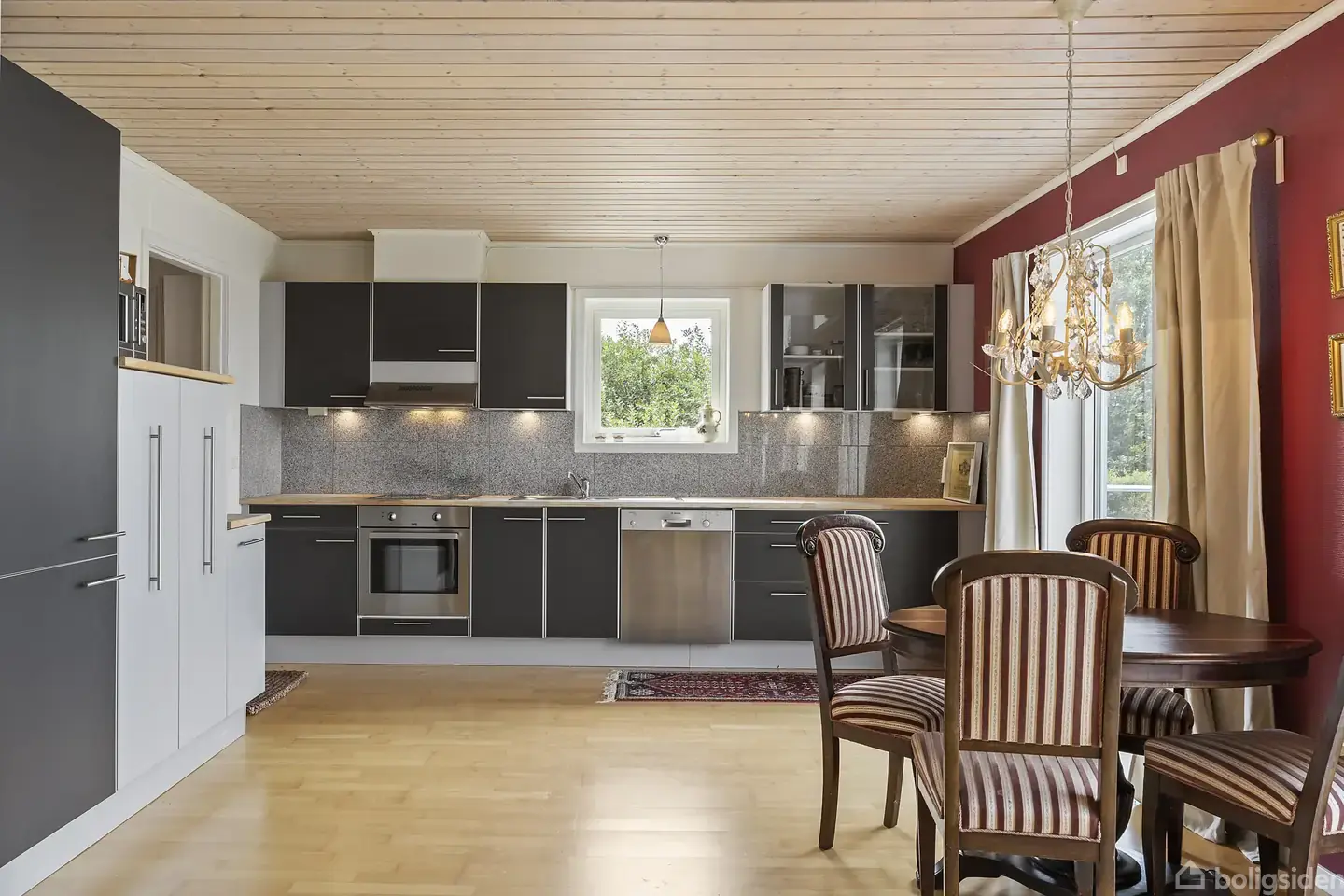 Rummeligt sommerhus med havudsigt og stemningen i behold – pohled 3