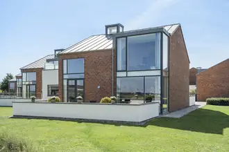 Villa på Sandbjerg Strandvej 10, 7130 Juelsminde
