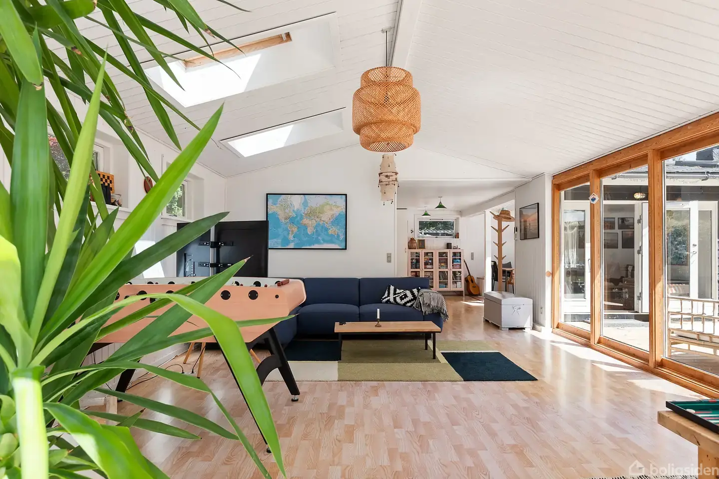 Indbydende sommerhus med anneks og stor træterrasse nær Heatherhill i Vejby - Visning 3