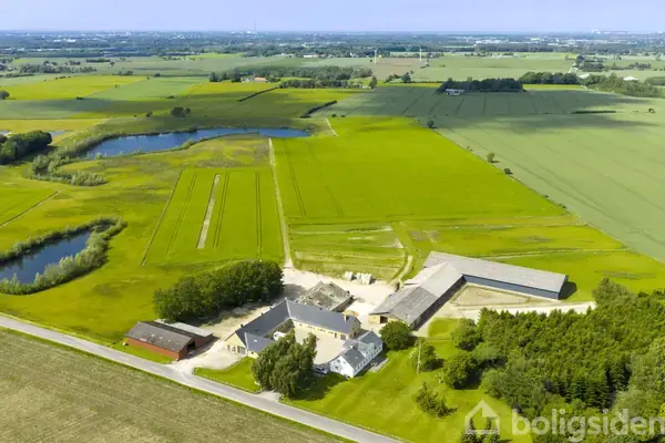 Landejendom på Nærågårdsvej 6, 5792 Årslev