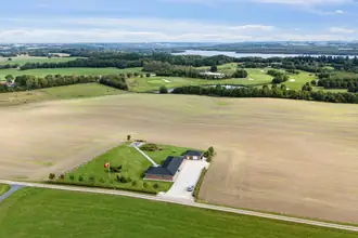 Landejendom på Højbjerg Huse 15, 8840 Rødkærsbro