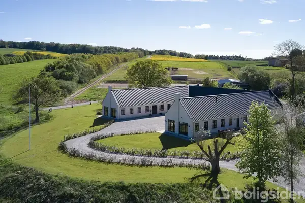 Landejendom på Dalgårdsvej 16, 8410 Rønde