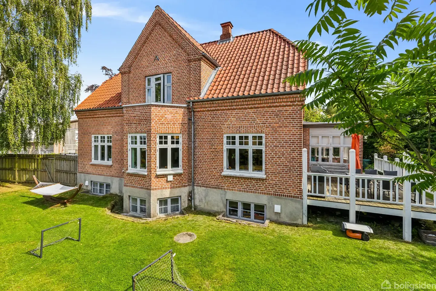 Velholdt og klassisk murermestervilla med sjæl