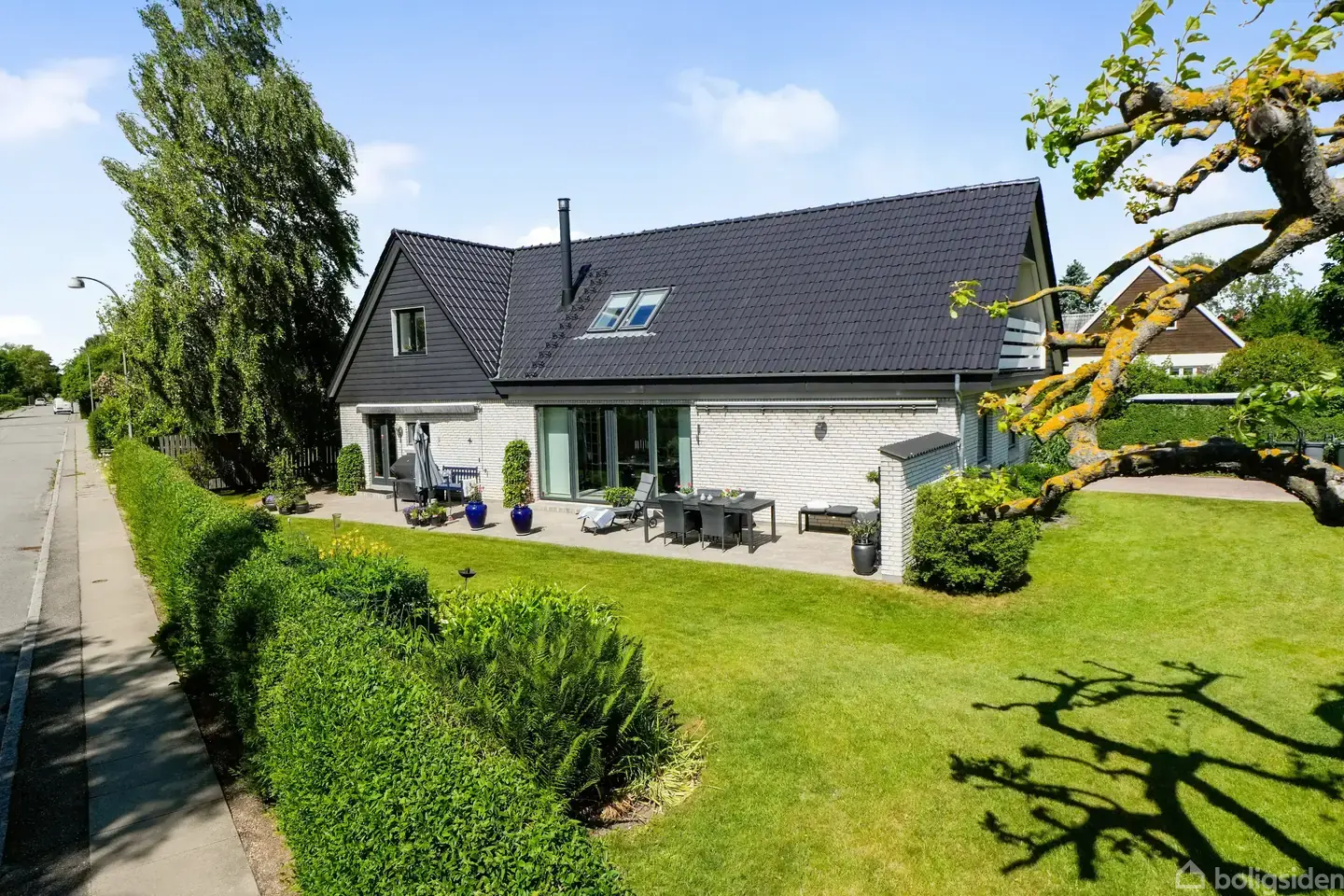 SJÆLDENT STOR VILLA PÅ IMPONERENDE 231M²