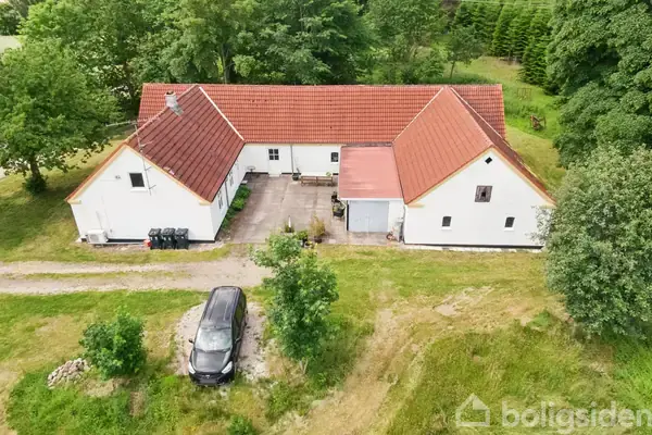 Landejendom på Gullev Byvej 9, 8850 Bjerringbro