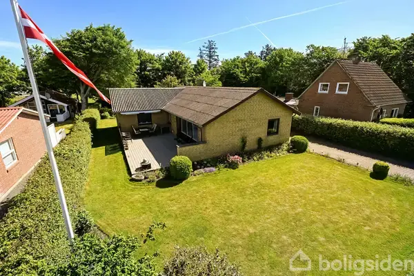 Villa på Strandvejen 52, 6854 Henne
