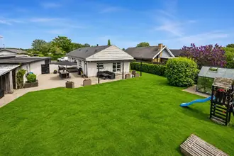 Villa på Jakobsgade 9, 9320 Hjallerup