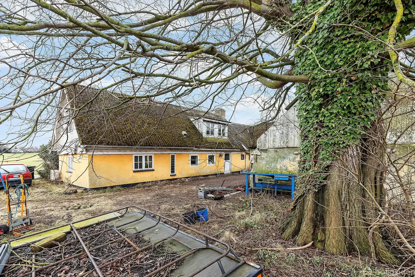 Projektejendom med nyere maskinhus