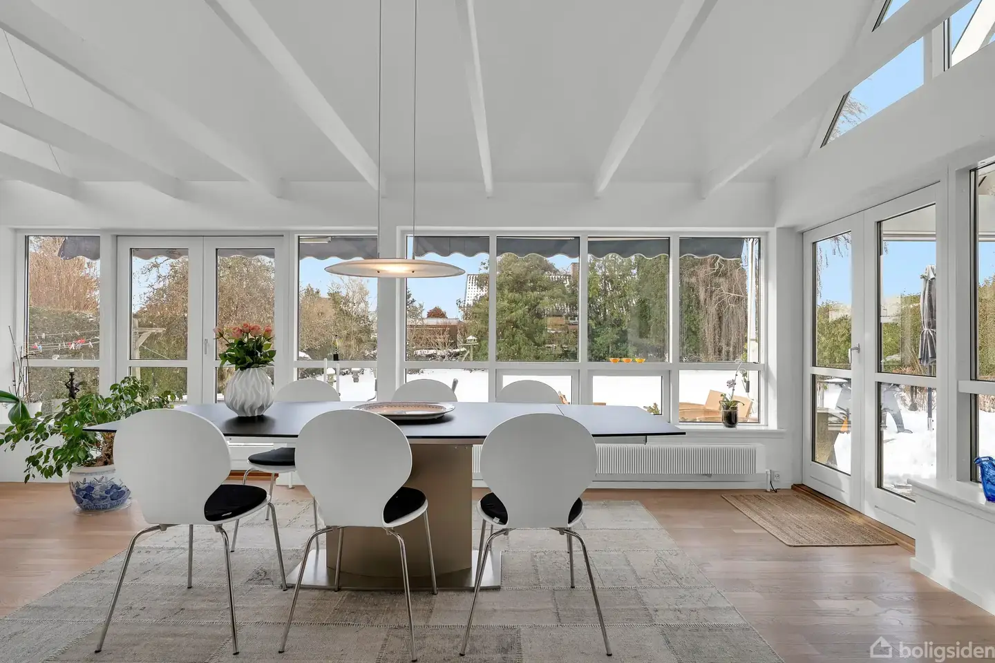 Skøn villa med 190 etagemeter med havudsigt og kun 250 meter til stranden! - Visning 3
