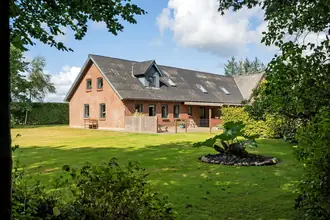 Villa på Herningvej 2, Hoven, 6880 Tarm