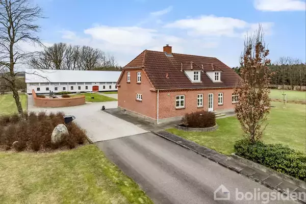 Landejendom på Hjallerupvej 5, 9330 Dronninglund