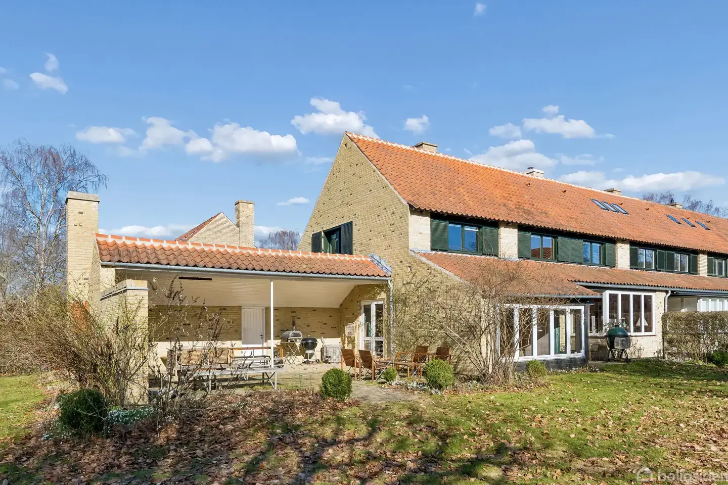 Ekstraordinært enderækkehus på stor hjørnegrund