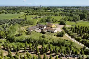 Landejendom på Fredensborg Kongevej 10, 2980 Kokkedal