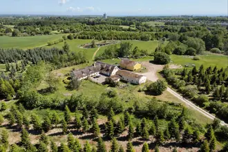 Landejendom på Fredensborg Kongevej 10, 2980 Kokkedal