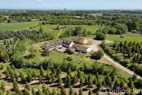 Landejendom på Fredensborg Kongevej 10, 2980 Kokkedal